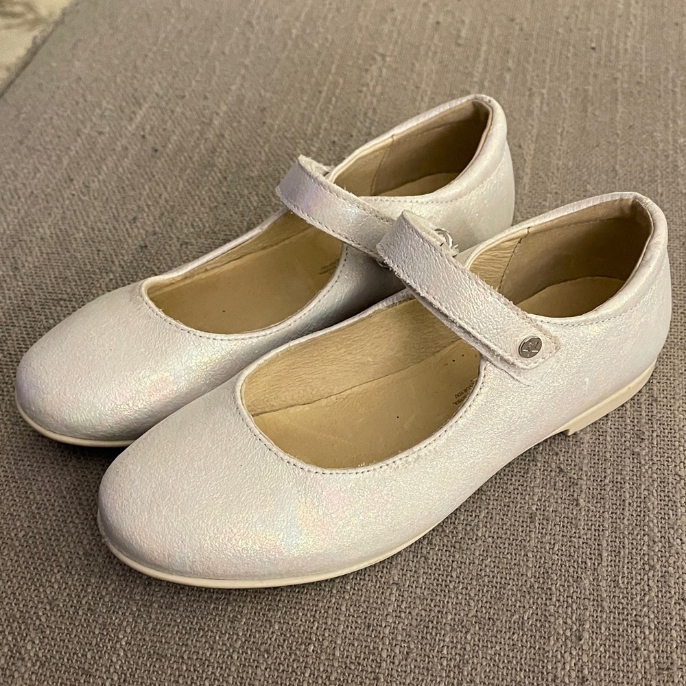 Naturino Shimmering iridescent White Mary Jane Shoes girls size 33